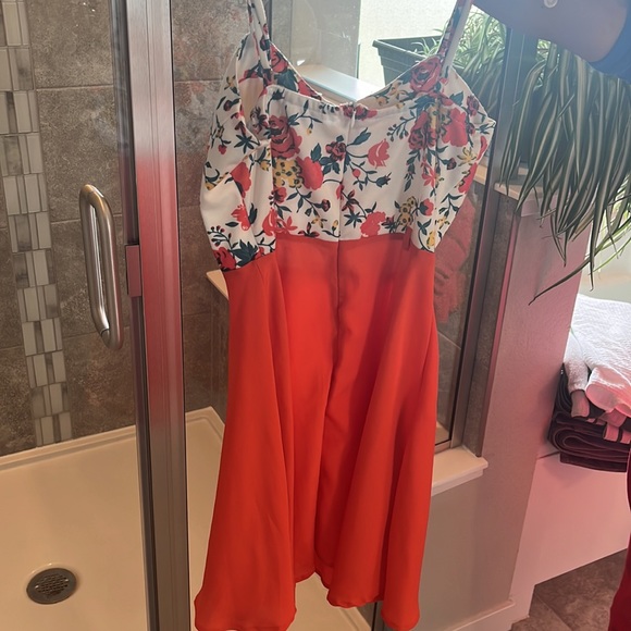 Dress - Picture 2 of 2